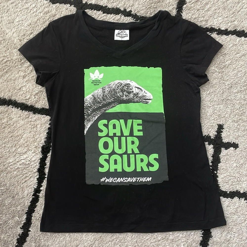 Jurassic Park women’s v-neck t-shirt. Size small.